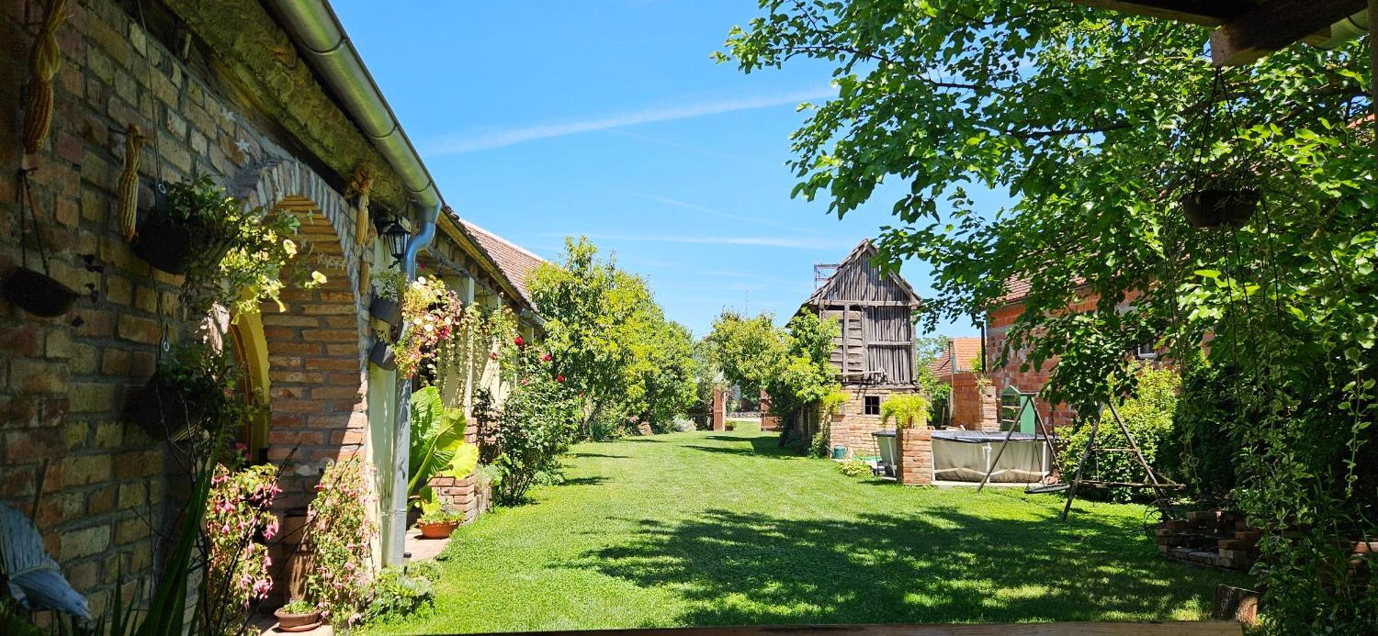 Snasini Kucari Bed & Breakfast Gradiste Exterior photo